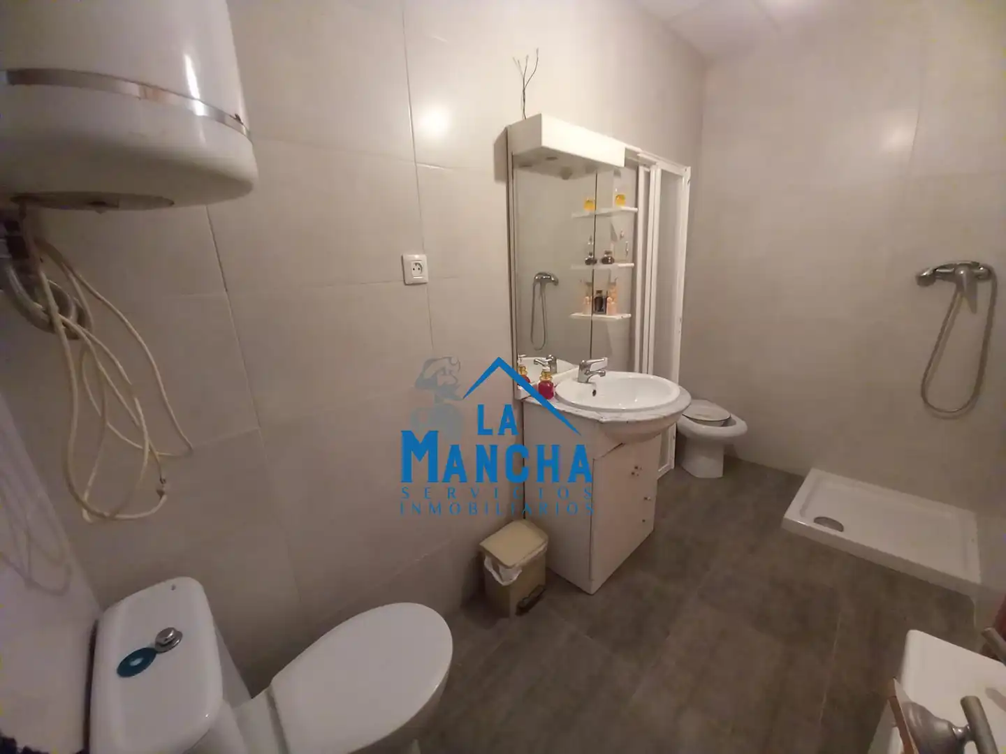 Bathroom of Houses for sale in Chinchilla de Monte-Aragón  with Furnished