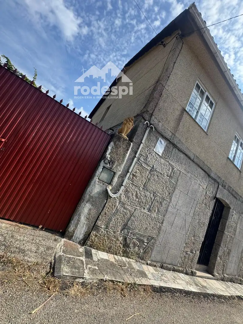 Vista exterior de Casa o xalet en venda en Ponteareas amb Calefacció, Traster i Piscina