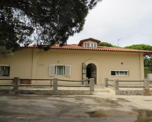 Vista exterior de Casa o xalet en venda en Chiclana de la Frontera amb Calefacció, Jardí privat i Traster