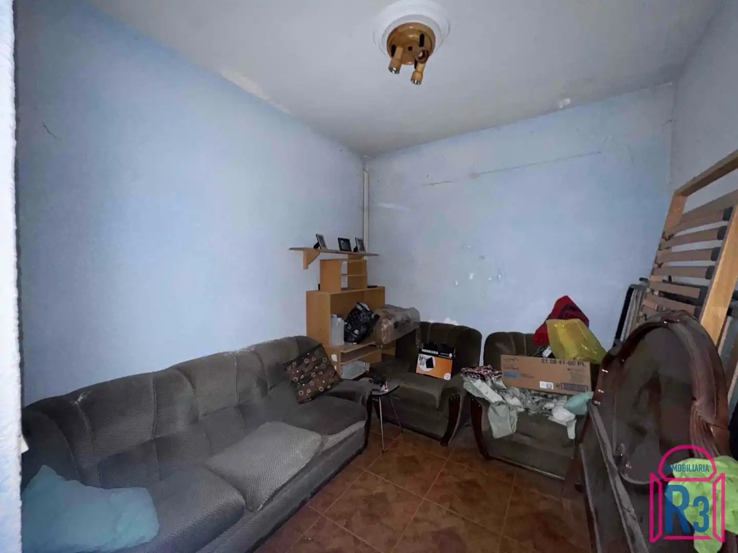Sala d'estar de Casa o xalet en venda en León Capital  amb Calefacció i Jardí privat