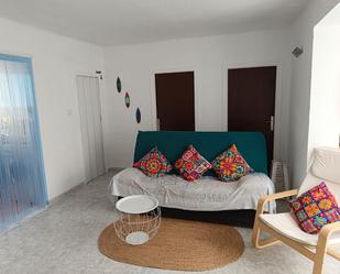Sala d'estar de Pis de lloguer en Chipiona amb Terrassa, Moblat i Rentadora