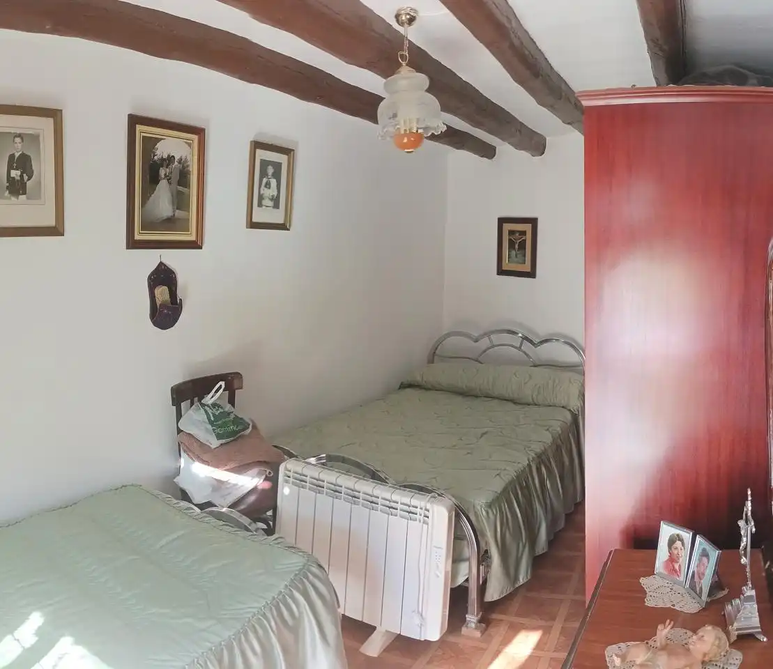 Habitación de Casa o chalet en venta en Torrijo de la Cañada con Amueblado y Balcón