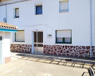 Exterior view of House or chalet for sale in Barruelo de Santullán  with Terrace and Storage room