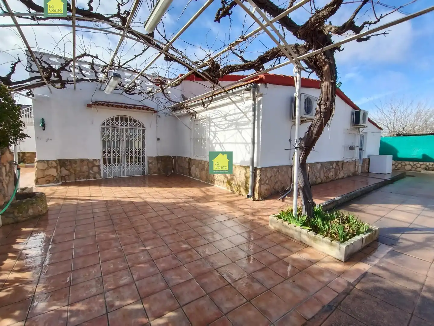 Vista exterior de Casa o xalet en venda en Albacete amb Aire condicionat, Jardí privat i Traster