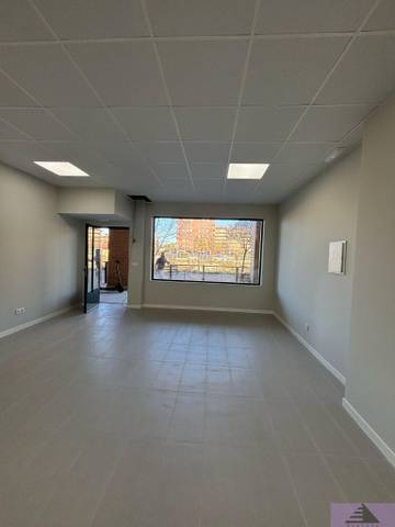 Local comercial en Alquiler en El Quiñón