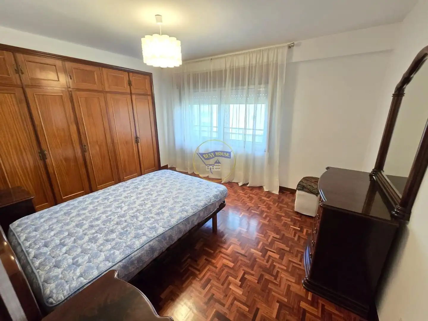 Habitación de Piso en venta en Vigo  con Calefacción, Parquet y Terraza