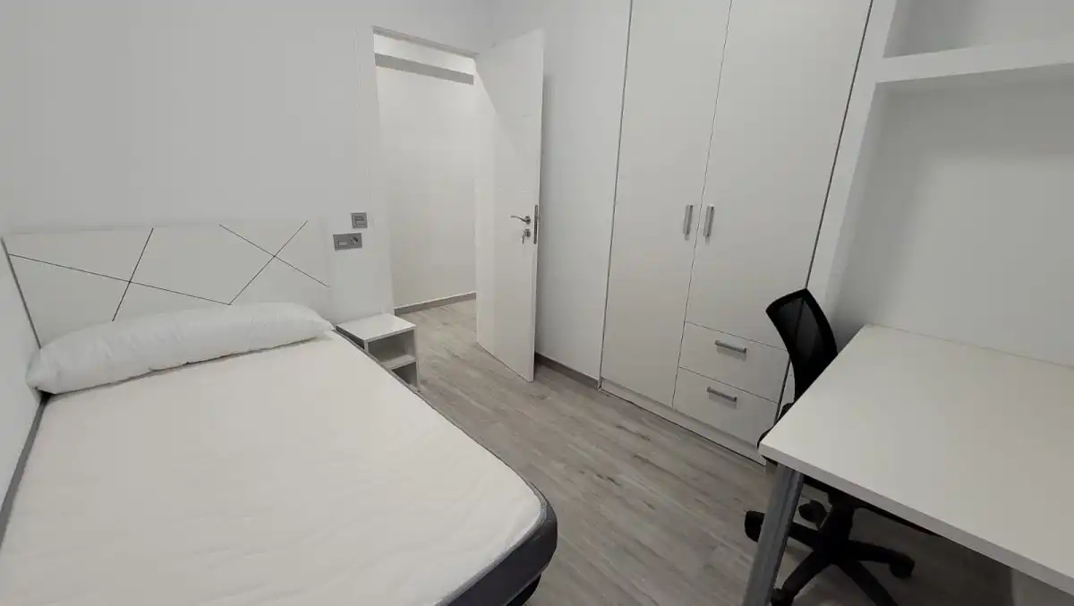 Schlafzimmer von Wohnung zur Miete in Salamanca mit Heizung, Möbliert und Balkon