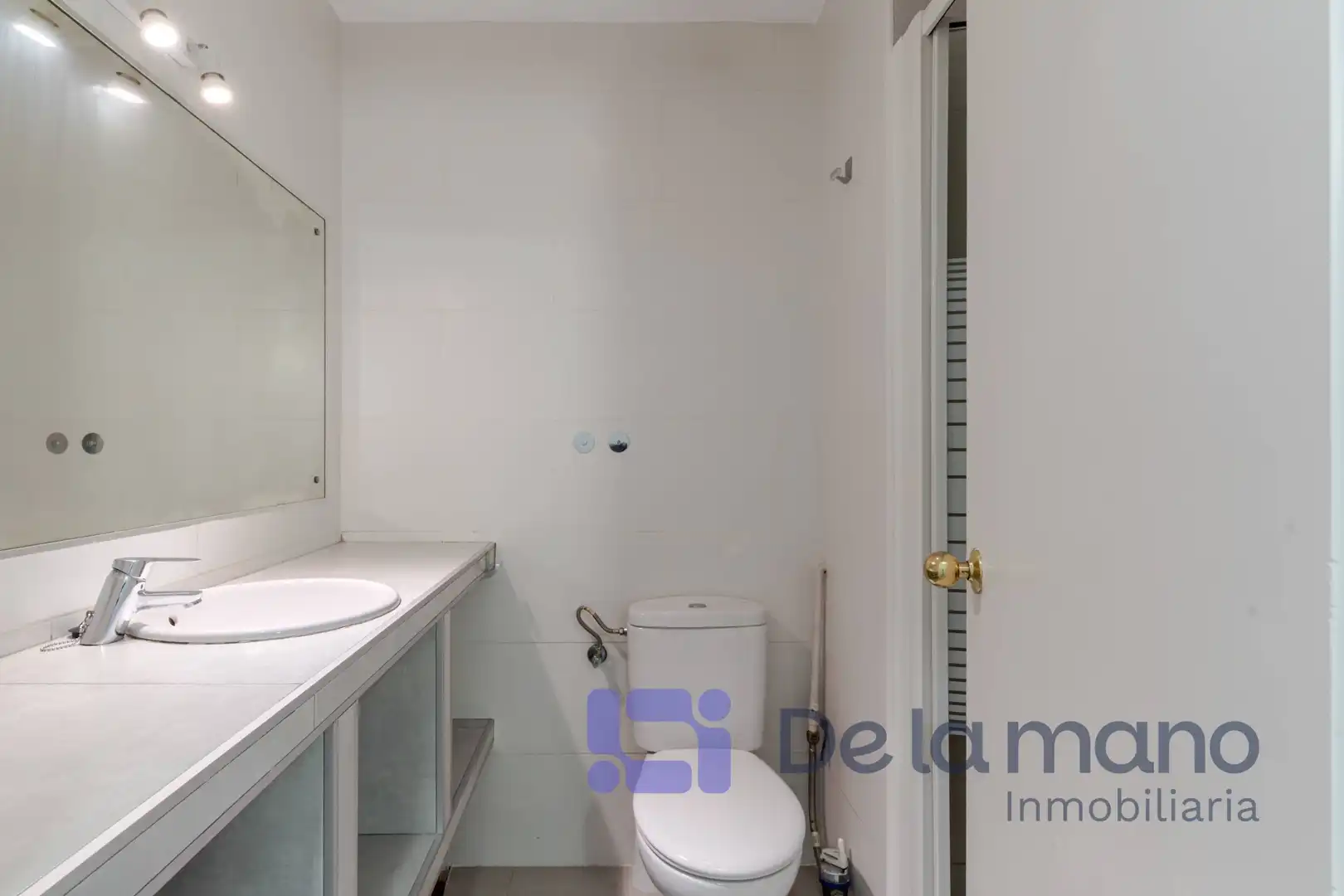 Baño de Estudio de alquiler en Madrid con Aire acondicionado, Calefacción y Amueblado