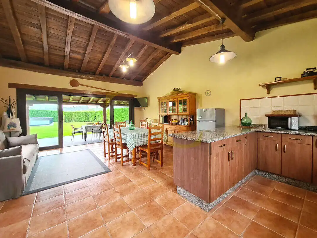 Cuina de Casa o xalet en venda en Tapia de Casariego amb Calefacció, Jardí privat i Terrassa