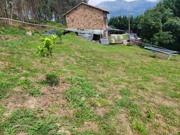 Casa con jardín en venta en Los Corrales de Buelna - C/ LA CUESTA