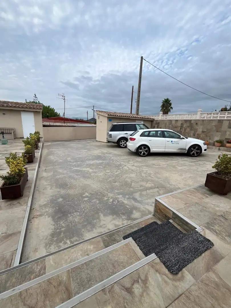 Parkplatz von Haus oder Chalet zum Verkauf in Castellón de la Plana / Castelló de la Plana mit Klimaanlage, Schwimmbad und Möbliert