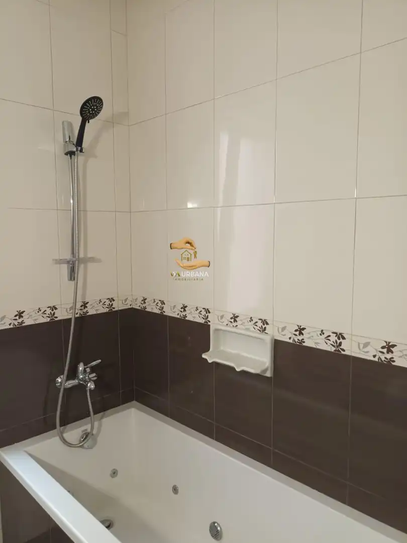 Baño de Piso de alquiler en Salamanca con Calefacción, Amueblado y Balcón