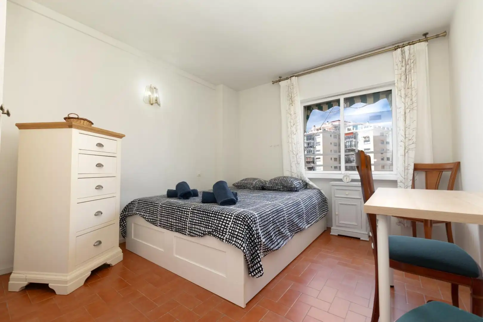 Schlafzimmer von Wohnung zum Verkauf in Fuengirola mit Klimaanlage, Heizung und Gemeinschaftspool