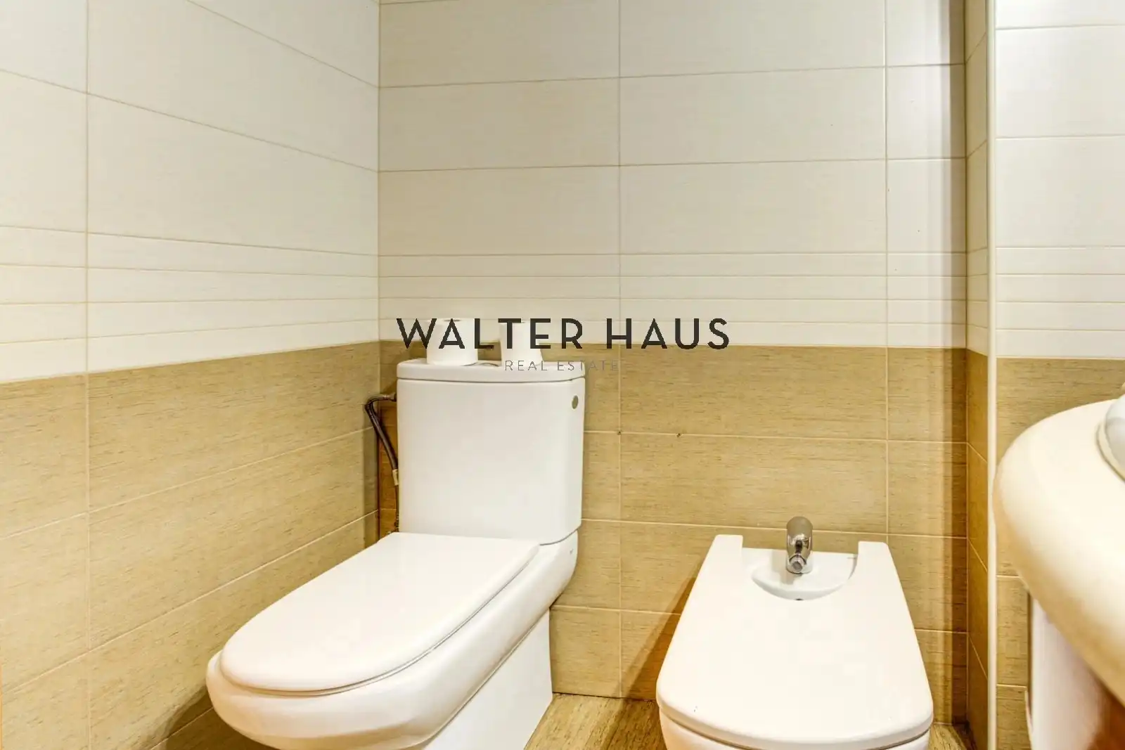Bathroom of Houses for sale in Barcelona  with Air Conditioner, Heating and Terrace