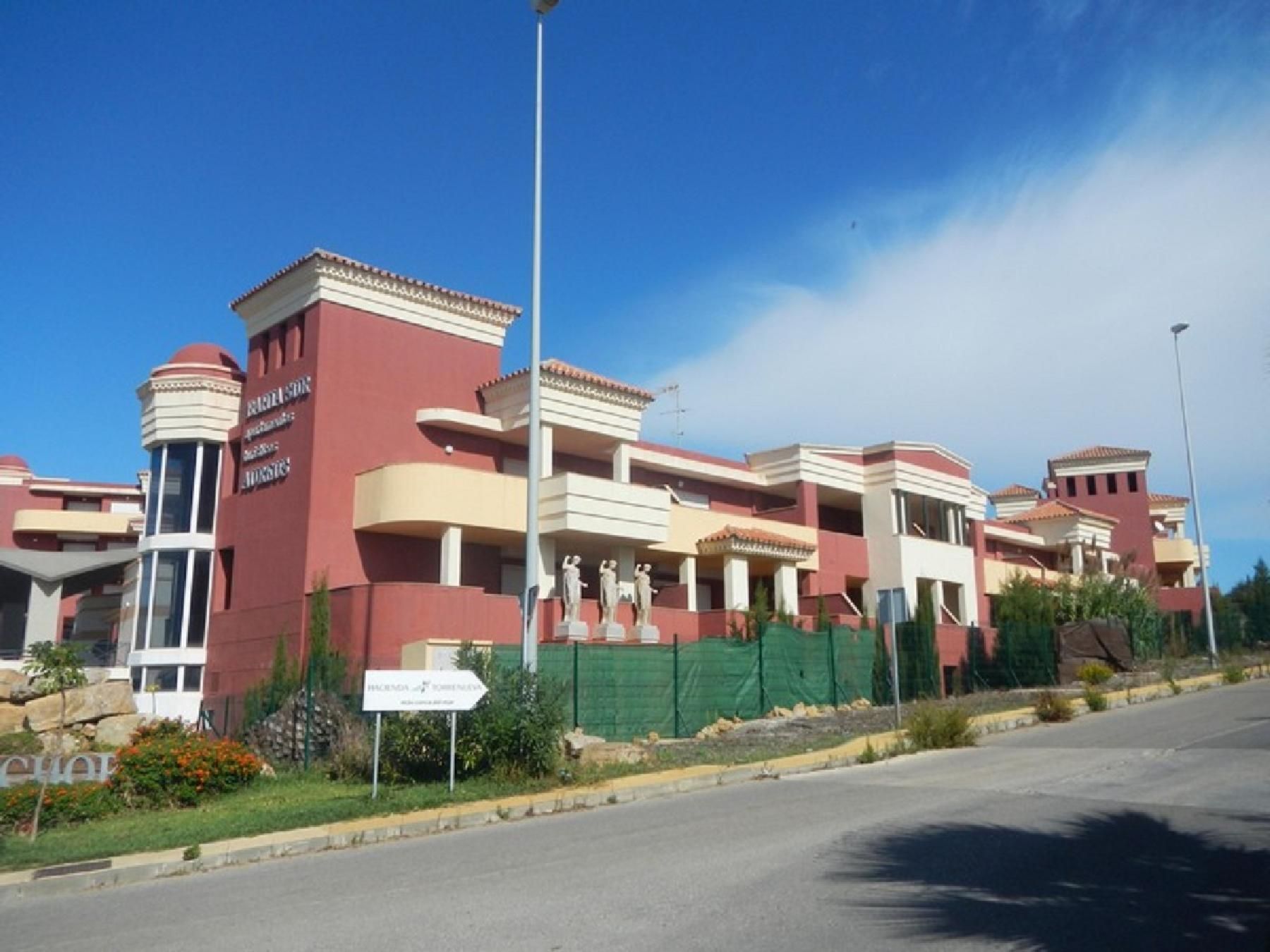 Vista exterior de Apartament en venda en La Línea de la Concepción amb Piscina comunitària