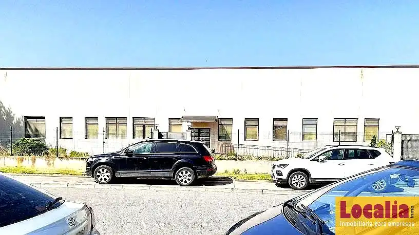 Außenansicht von Fabrikhallen zum Verkauf in Lanciego / Lantziego