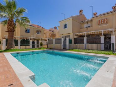 Terraced house for sale in Calle Calle Brasil
