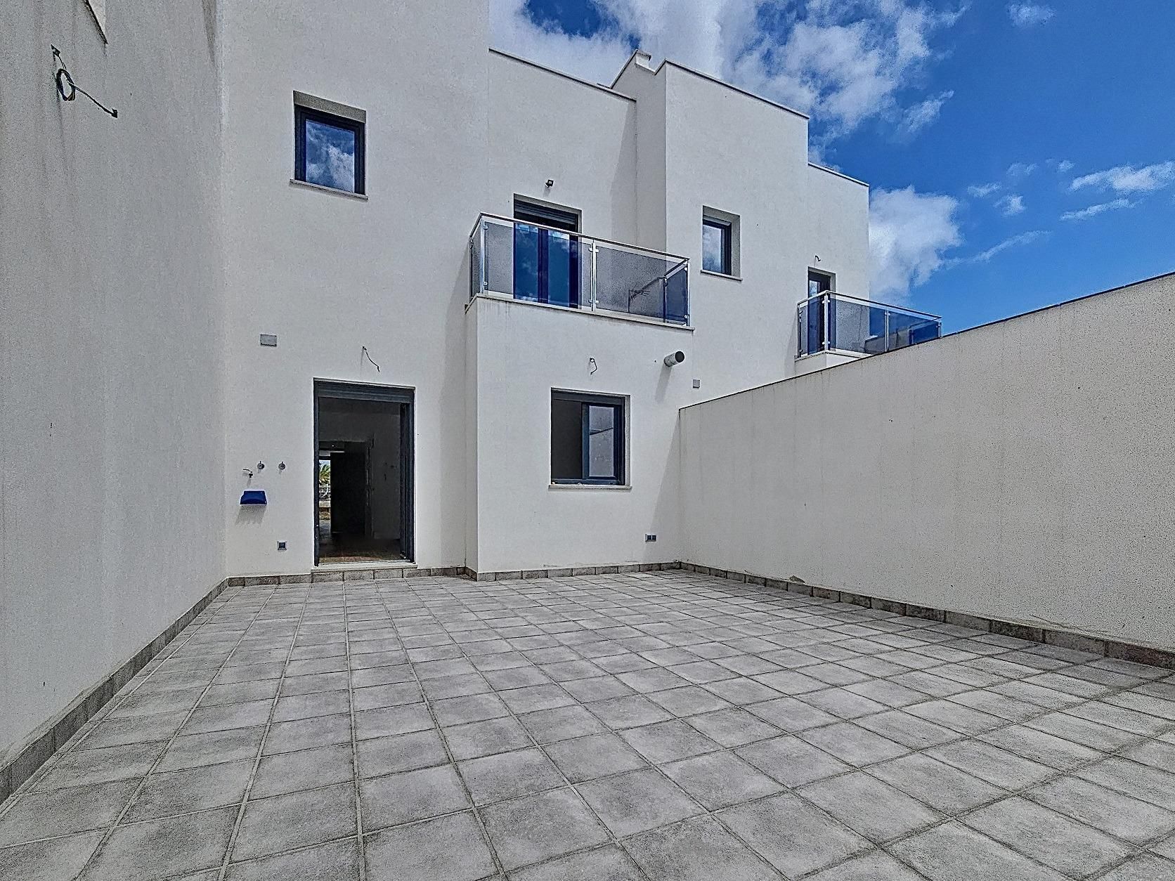 Exterior view of Single-family semi-detached for sale in  Córdoba Capital  with Air Conditioner, Heating and Terrace