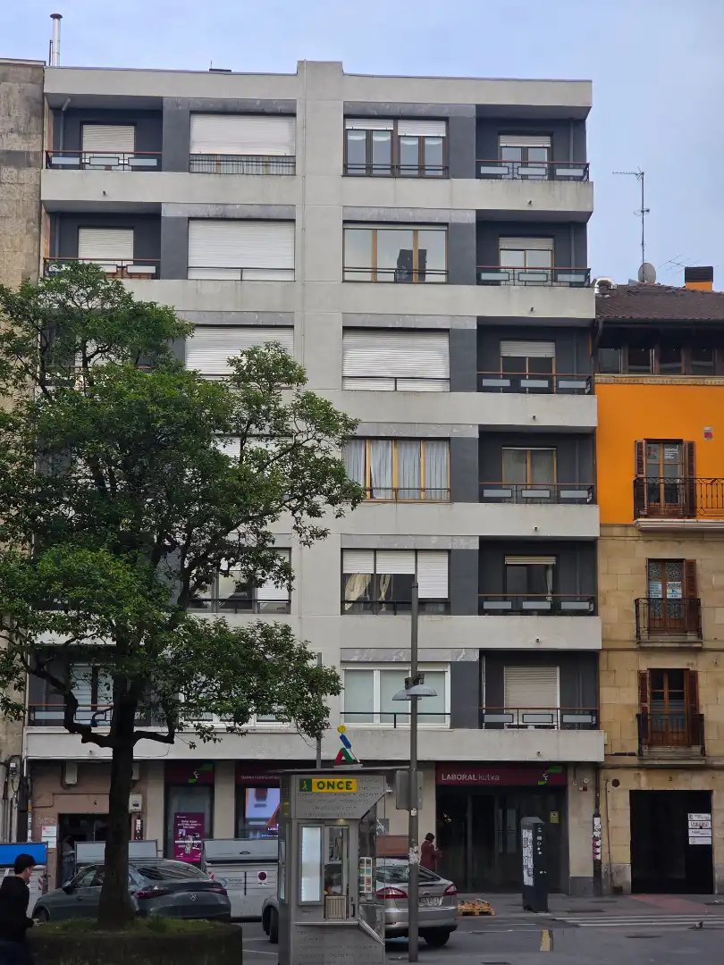 Vista exterior de Piso en venta en Durango con Calefacción, Trastero y Balcón