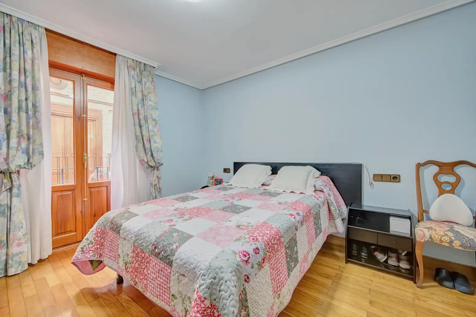 Bedroom of Commercial properties for sale in Puente la Reina / Gares  with Furnished