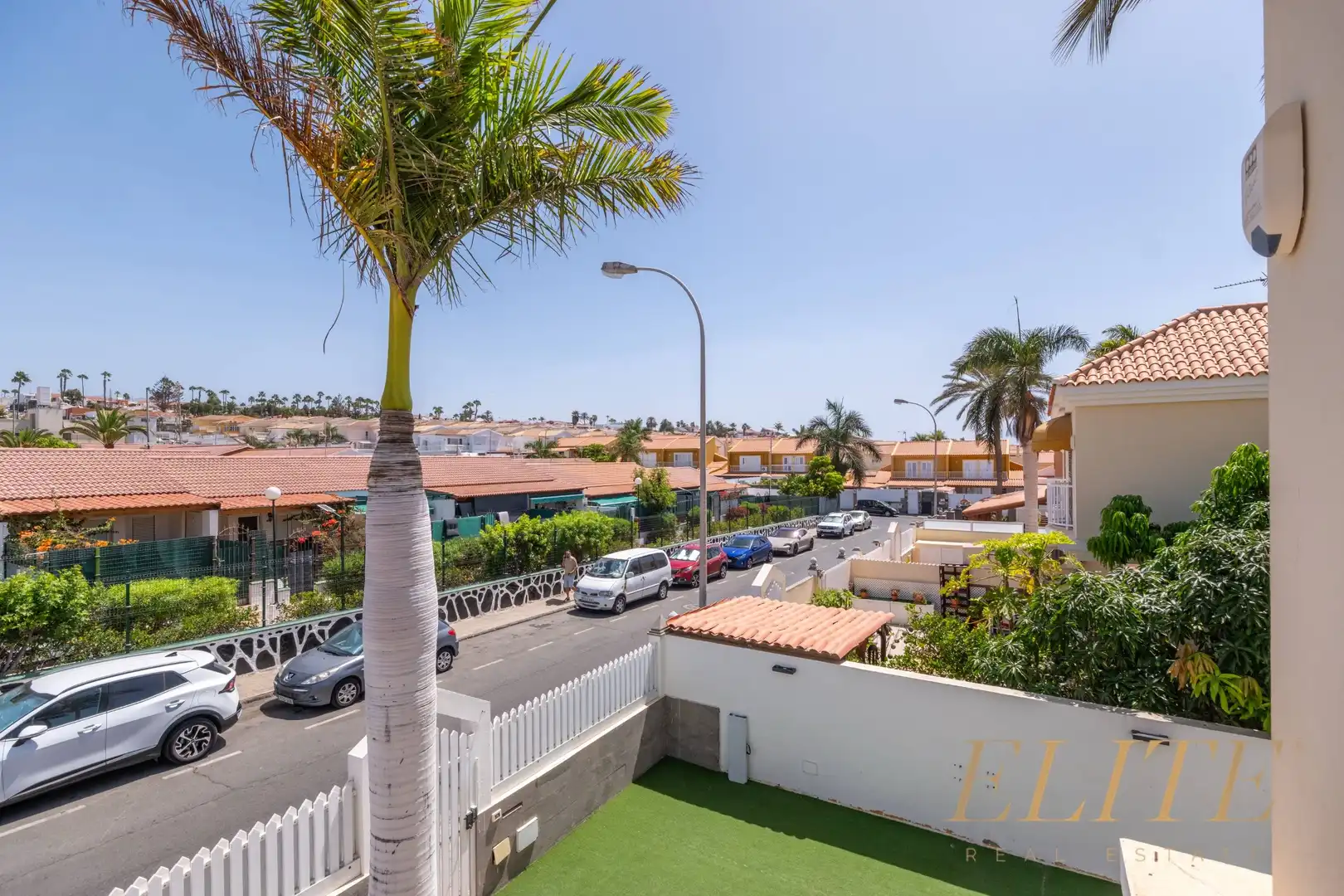 Vista exterior de Casa adosada en venda en San Bartolomé de Tirajana amb Aire condicionat, Jardí privat i Terrassa
