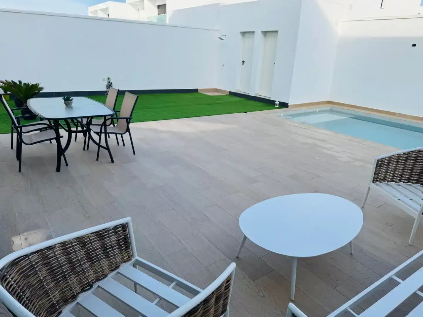 Terraza de Piso en venta en Dos Hermanas con Aire acondicionado, Piscina y Balcón