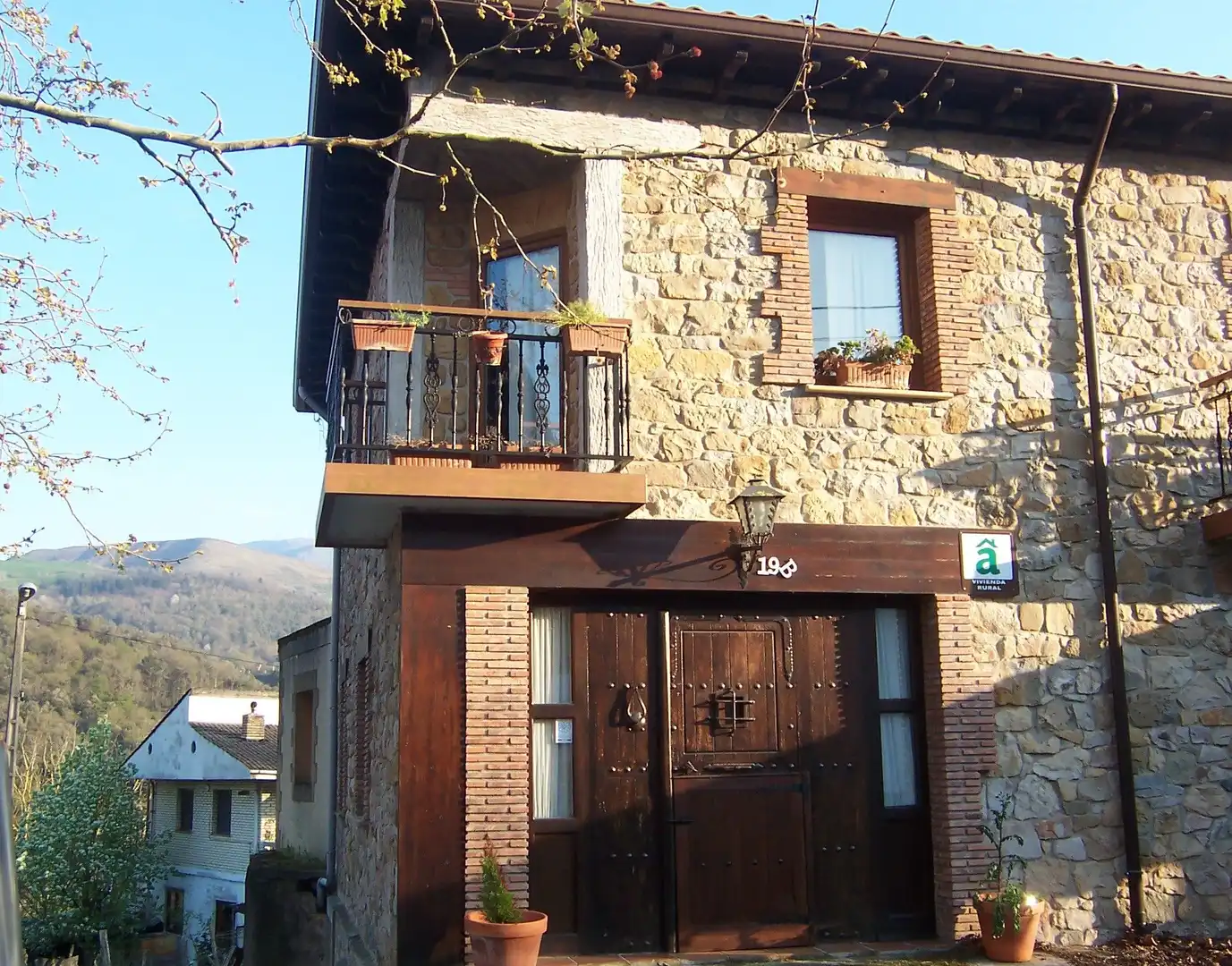 Vista exterior de Casa o chalet en venta en Soba con Jardín privado, Terraza y Amueblado