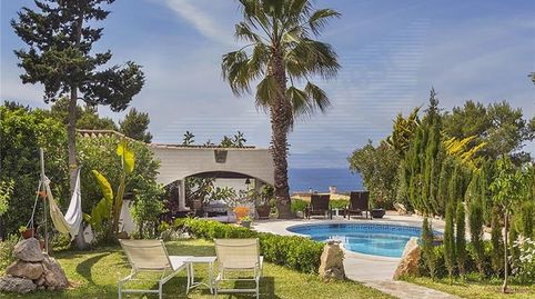 Chalet unifamiliar en solar de 1.100 m2 aprox. con vistas mar,