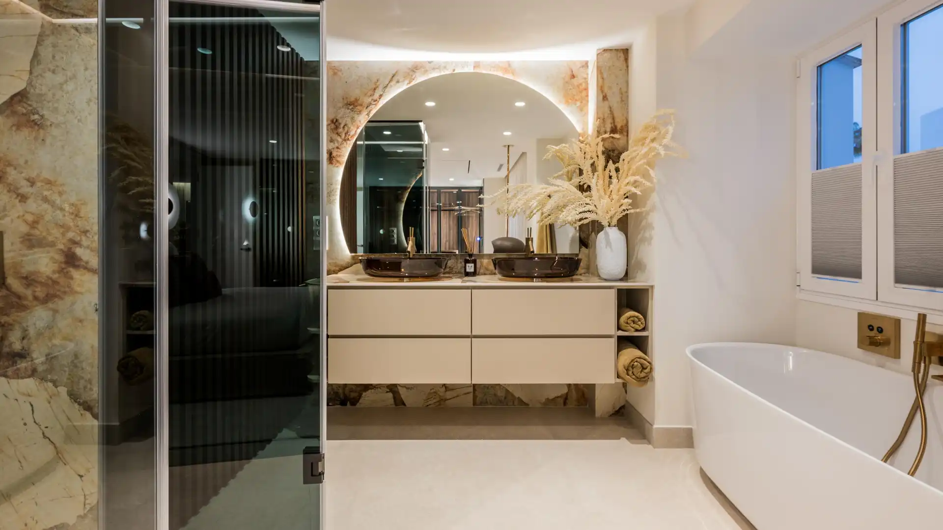 Bathroom of Apartments for sale in Marbella  with Air Conditioner, Heating and Alarm