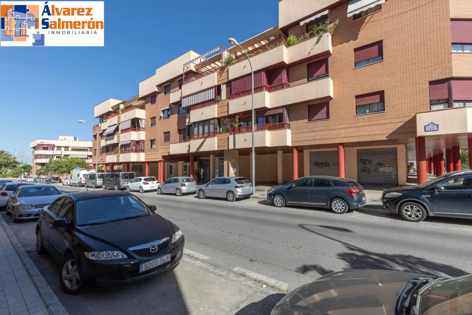 Vista exterior de Pis de lloguer en Granada amb Calefacció, Terrassa i Piscina comunitària