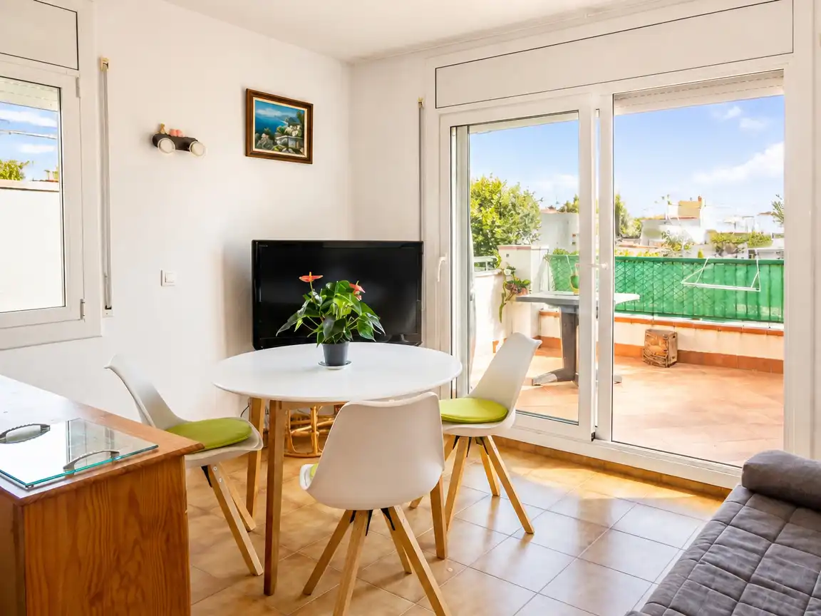 Comedor de Piso en venta en Empuriabrava con Terraza, Amueblado y Horno