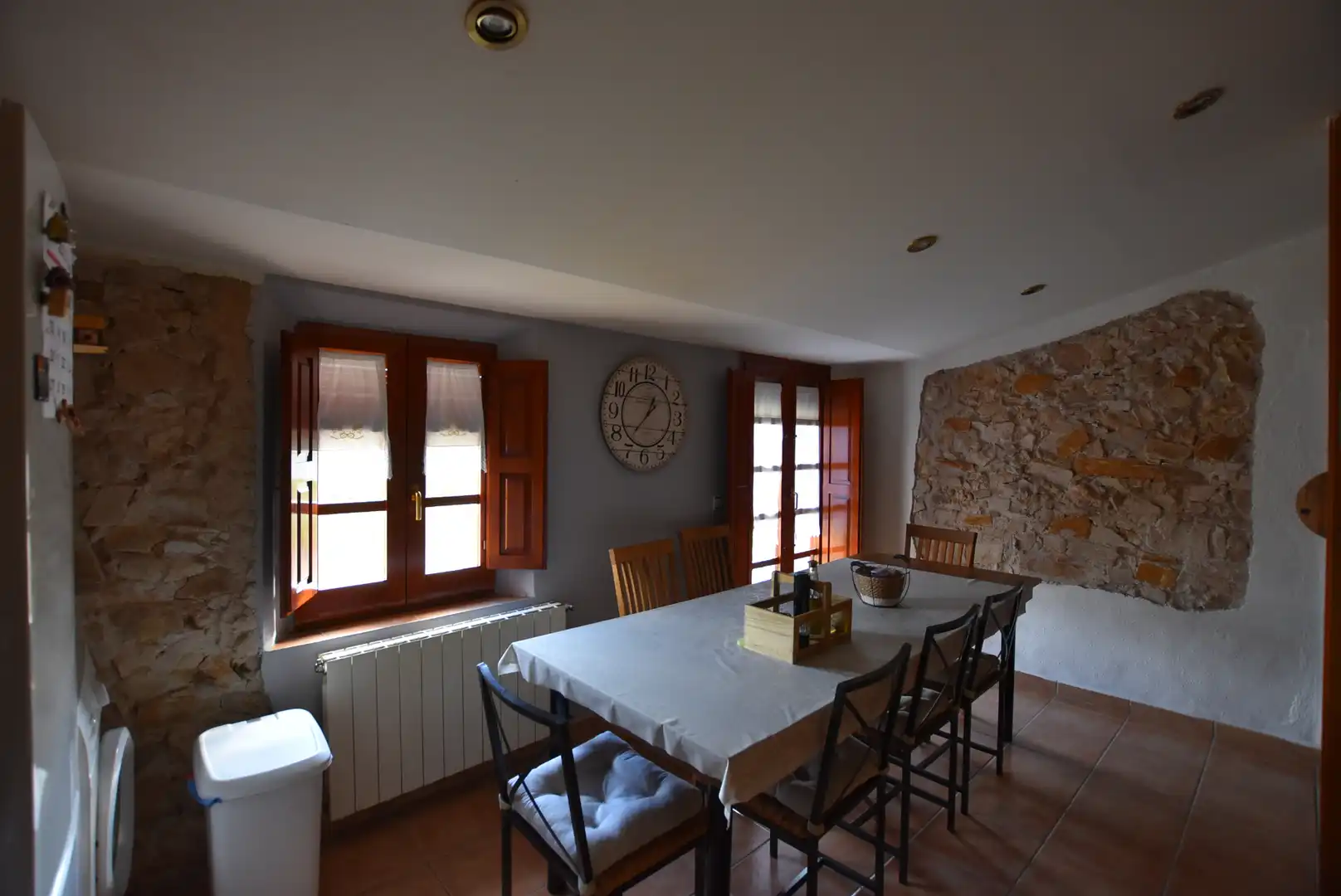 Comedor de Finca rústica en venta en Girona con Calefacción, Jardín privado y Amueblado