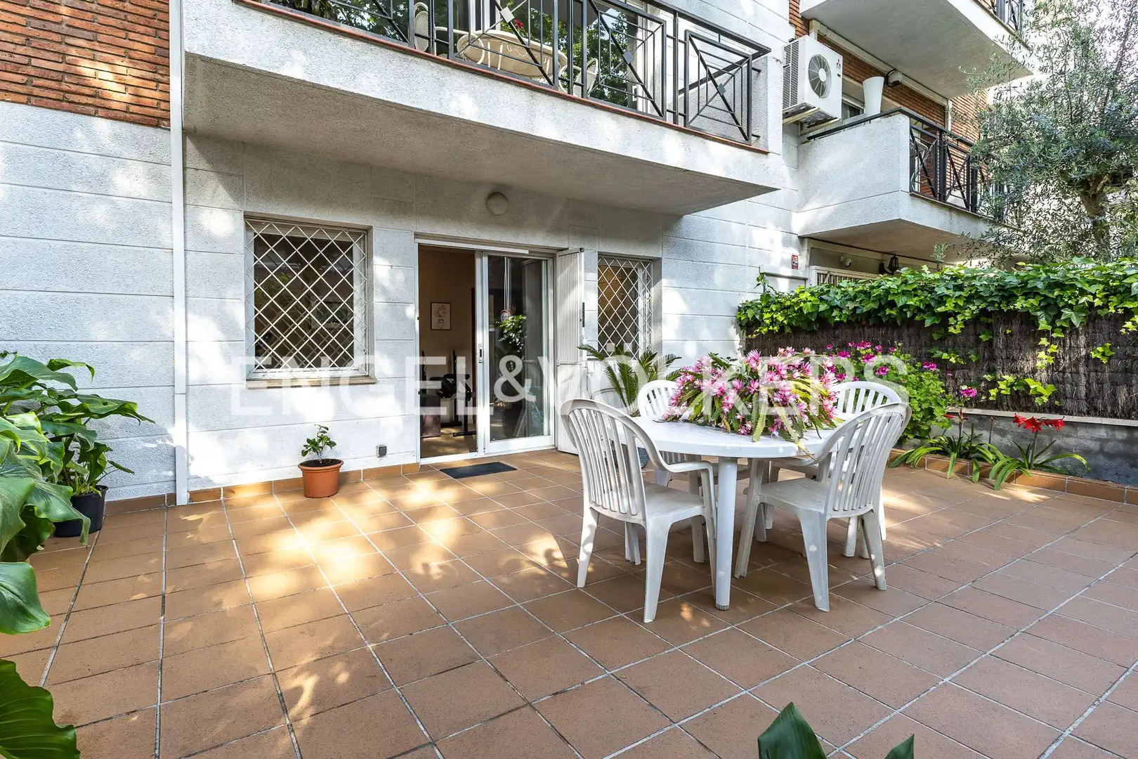 Terrassa de Casa o xalet en venda en Cerdanyola del Vallès amb Aire condicionat, Calefacció i Jardí privat