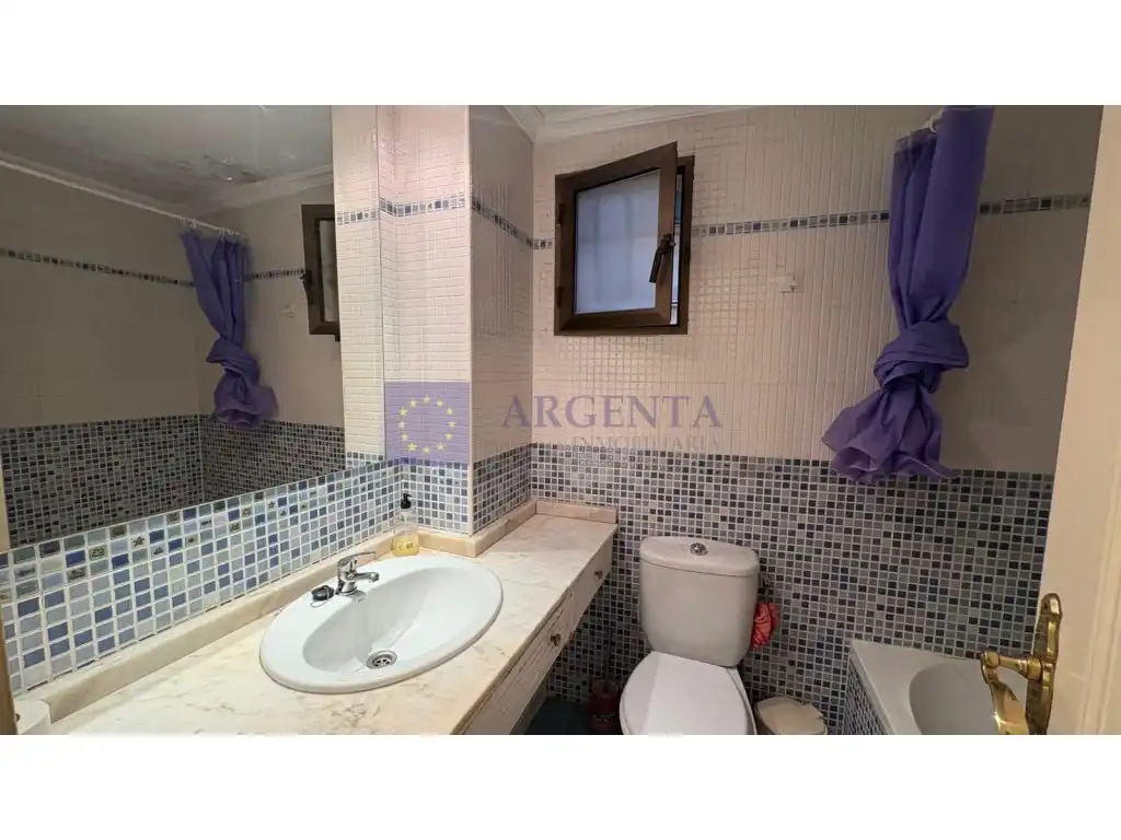Baño de Piso en venta en Cáceres con Aire acondicionado y Amueblado