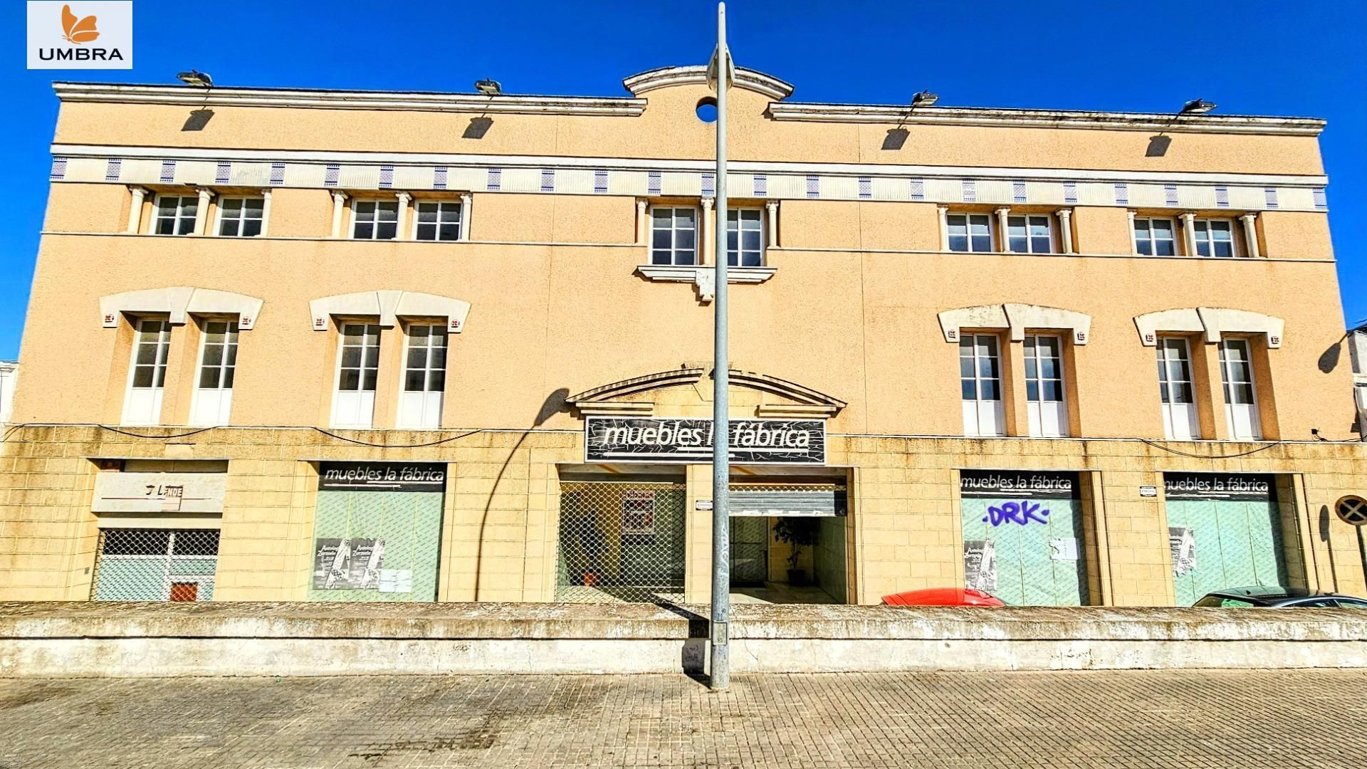Vista exterior de Edifici en venda en Jerez de la Frontera