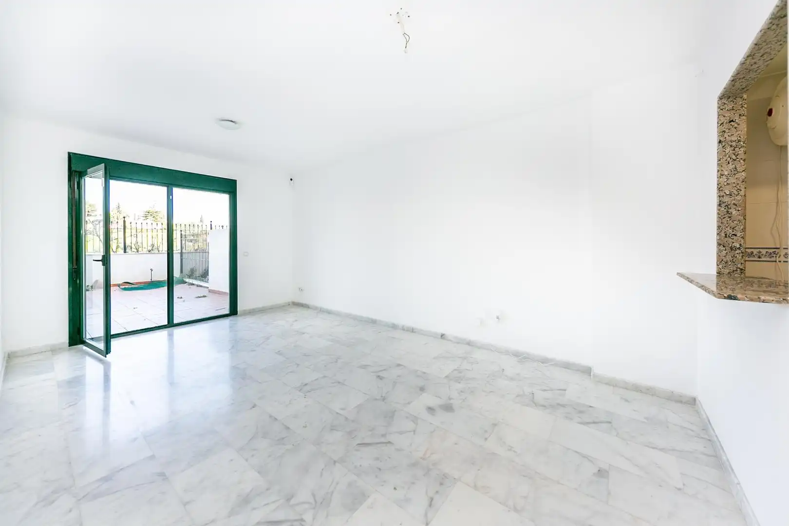 Planta baja en venta en Fuengirola con Aire acondicionado, Calefacción y Jardín privado