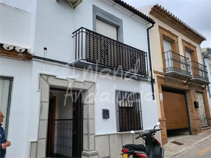 Vista exterior de Casa adosada en venda en Antequera amb Terrassa i Traster