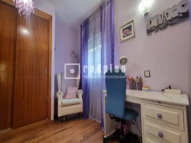 Dormitori de Casa o xalet en venda en Colmenar Viejo amb Aire condicionat, Calefacció i Jardí privat
