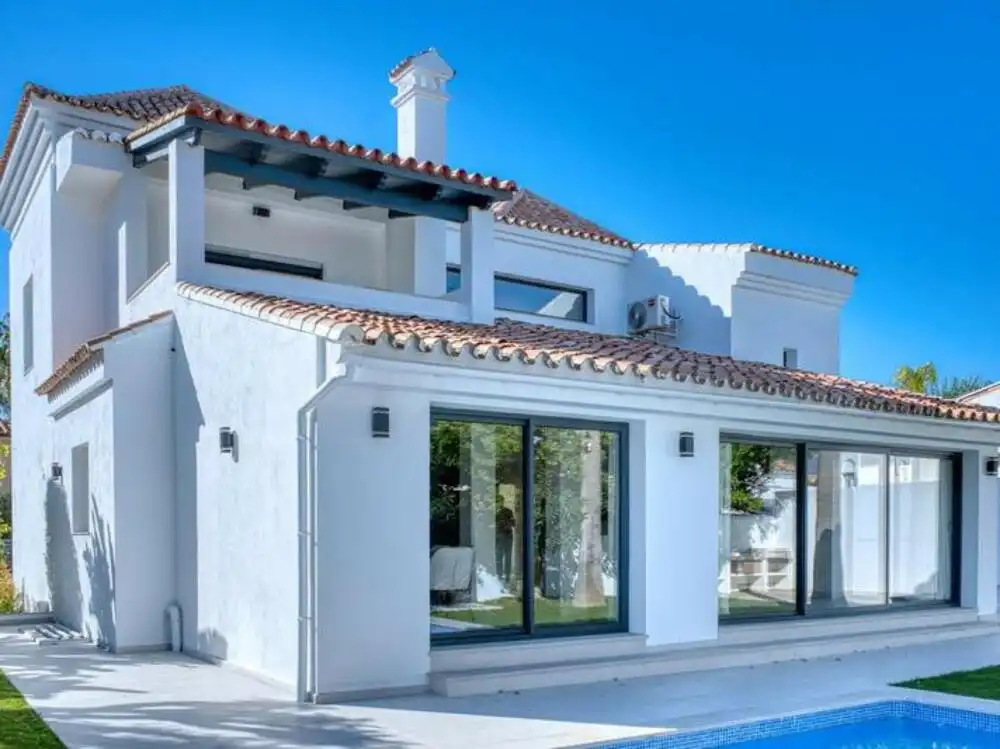 Vista exterior de Casa o chalet de alquiler en Marbella con Aire acondicionado, Jardín privado y Terraza