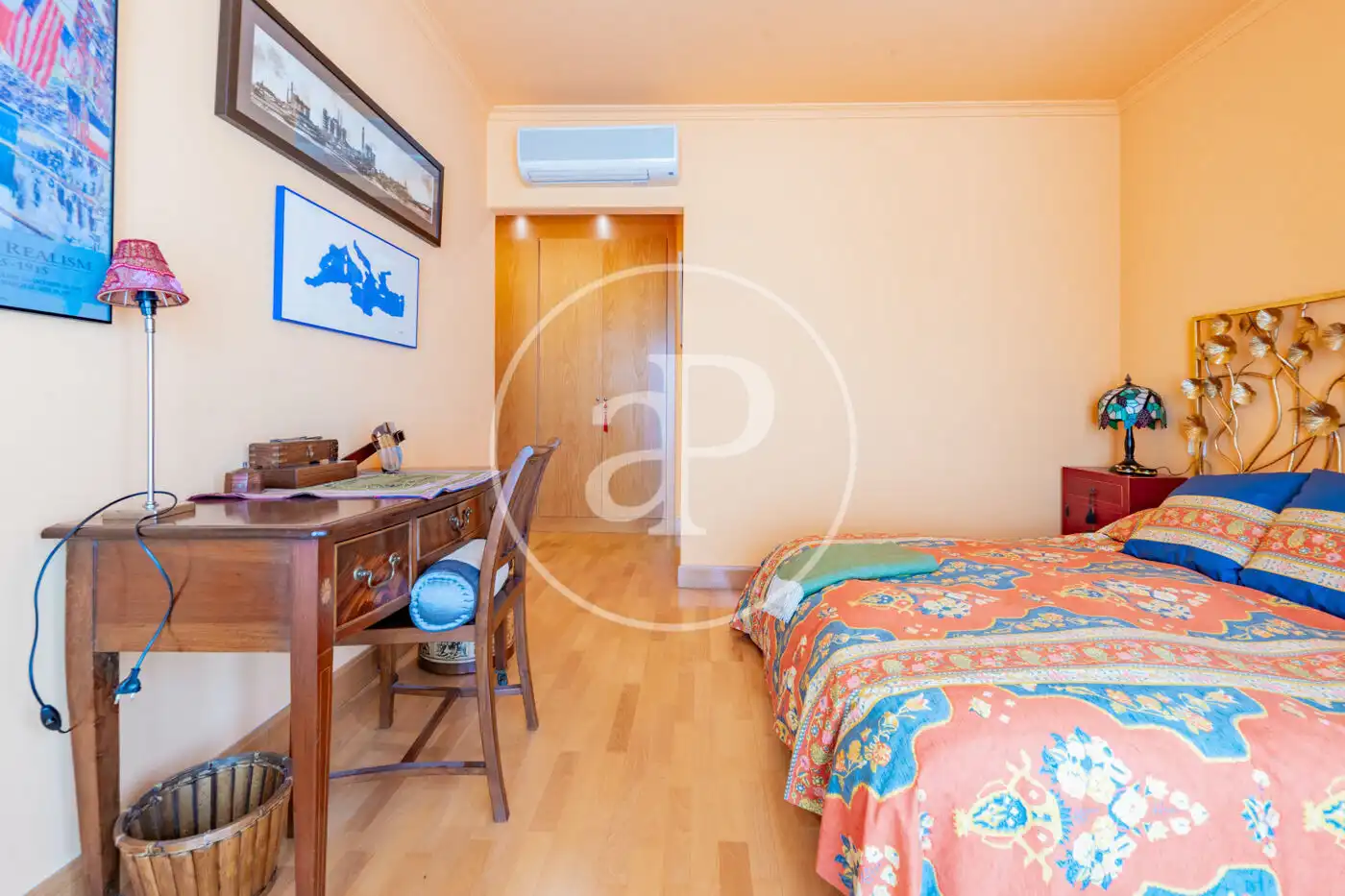 Habitación de Casa adosada en venta en Madrid con Aire acondicionado, Calefacción y Jardín privado