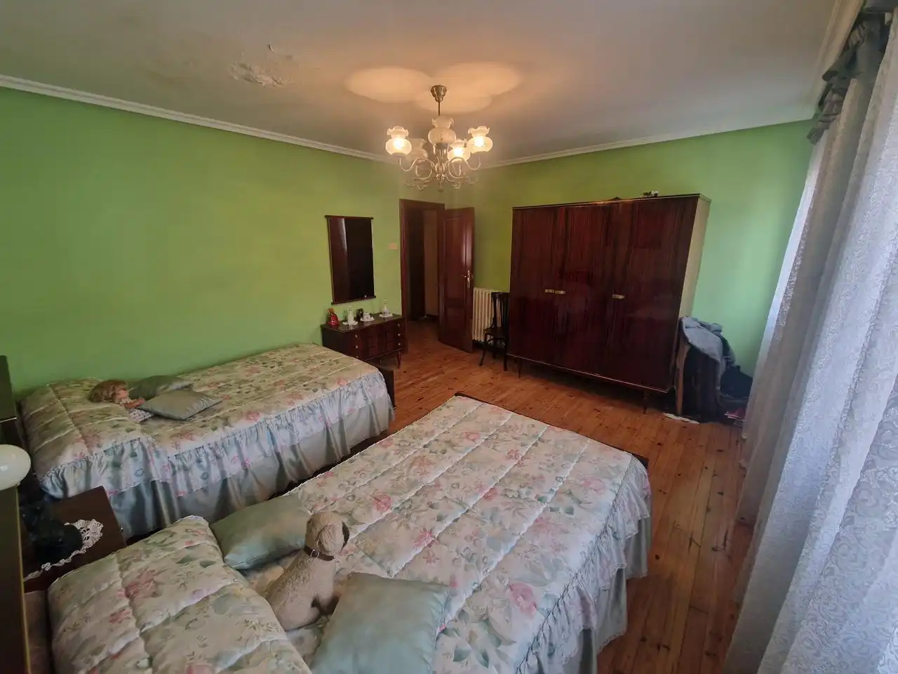 Dormitori de Casa o xalet en venda en Burgos amb Calefacció, Jardí privat i Traster
