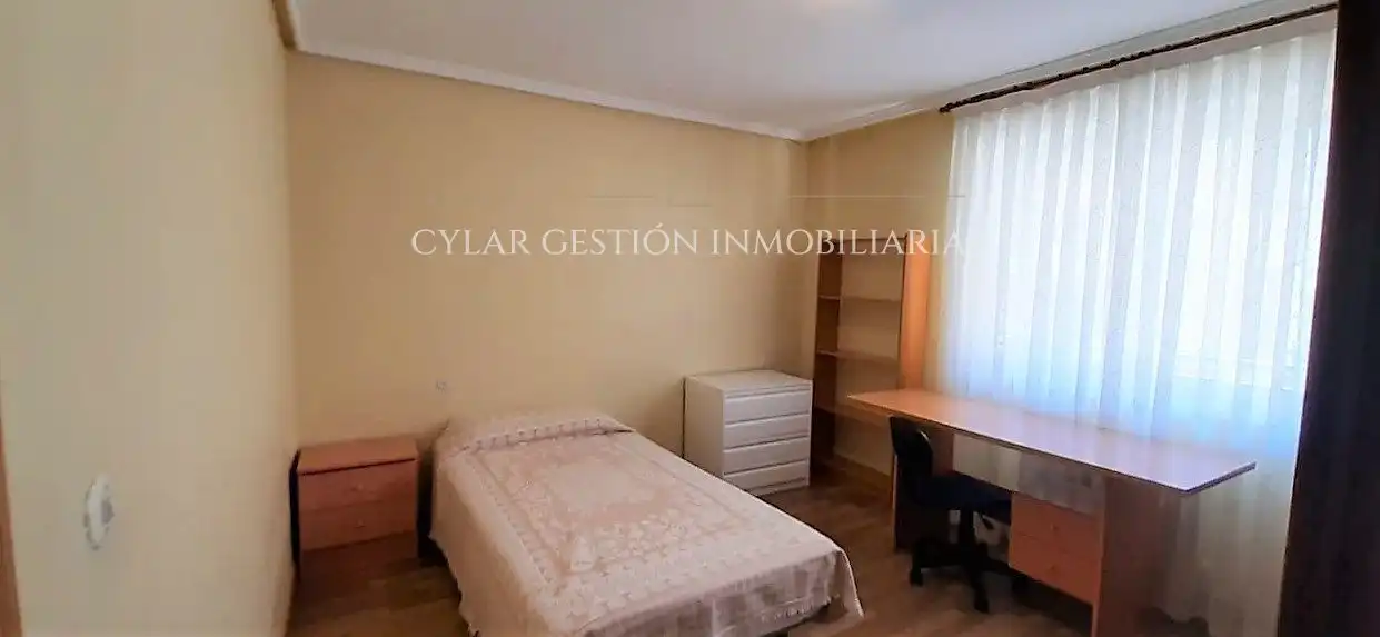 Flat for rent in Asturias, Carmelitas