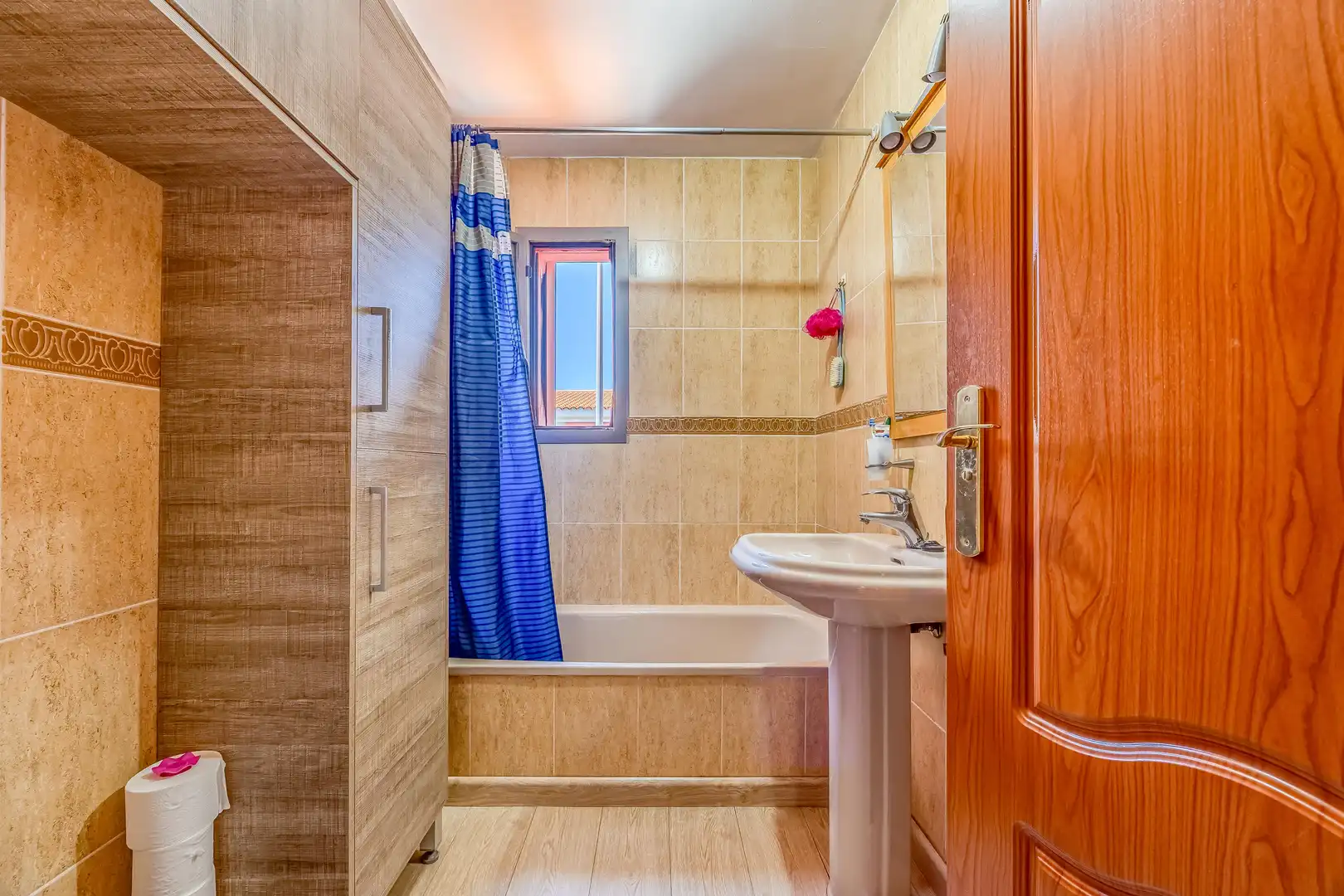 Bathroom of Houses for sale in Santa Lucía de Tirajana  with Terrace, Storage room and Balcony