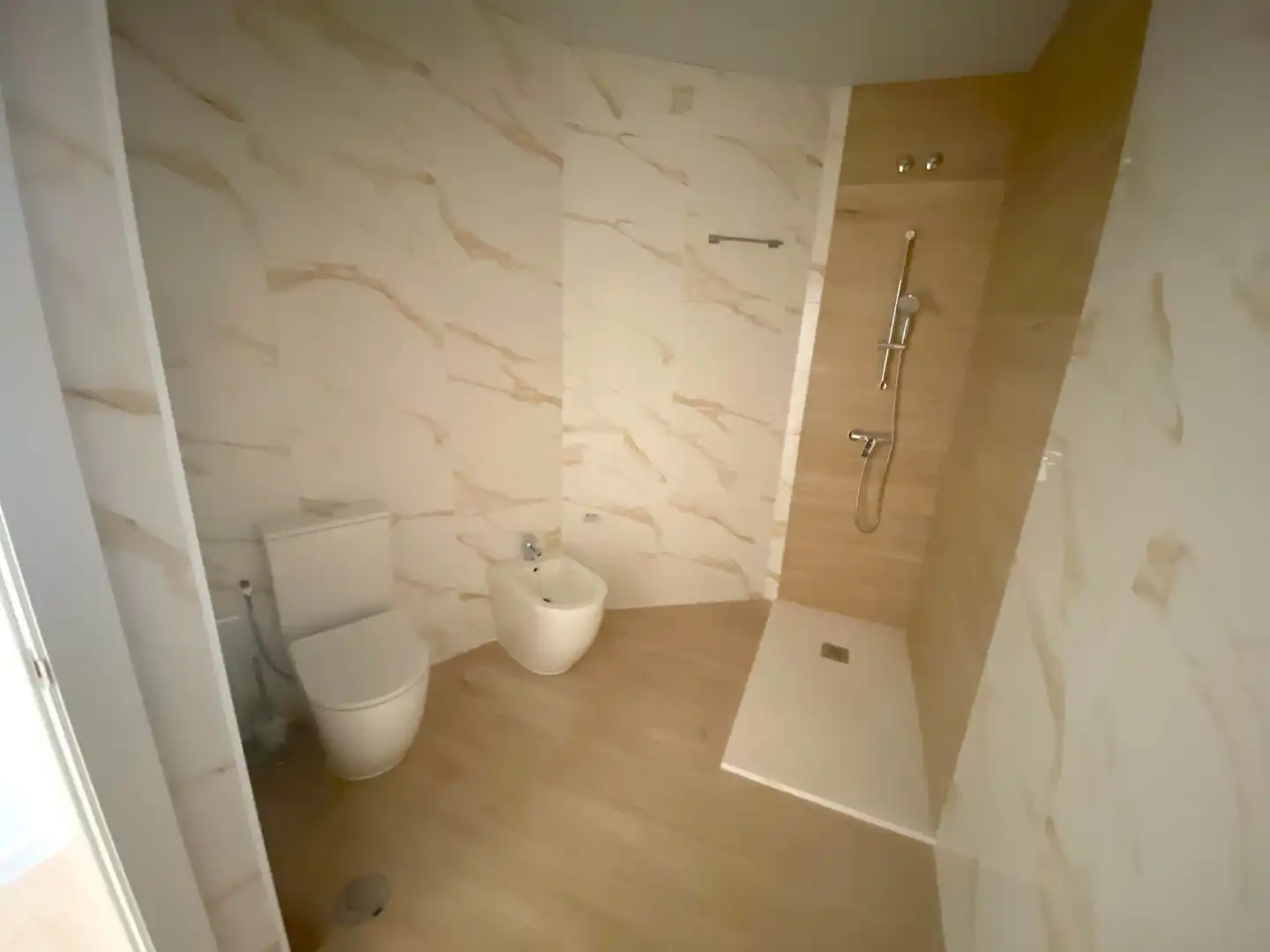 Badezimmer von Wohnungen zum Verkauf in Mazarrón mit Klimaanlage, Heizung und Terrasse