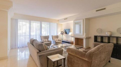 Foto 2 de Apartamento de alquiler en Nueva Andalucía centro, Marbella