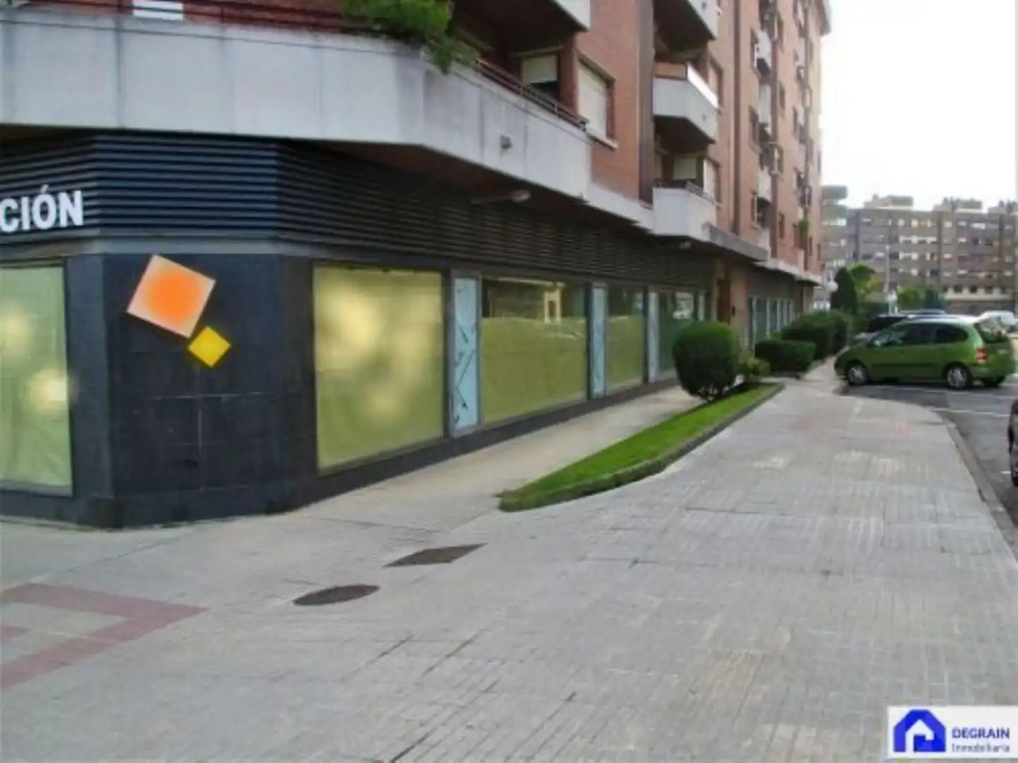 Vista exterior de Local de lloguer en Oviedo 
