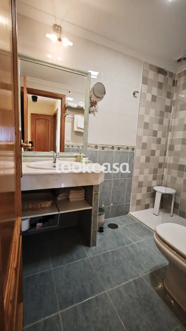 Bany de Pis en venda en Sanxenxo amb Calefacció, Jardí privat i Parquet