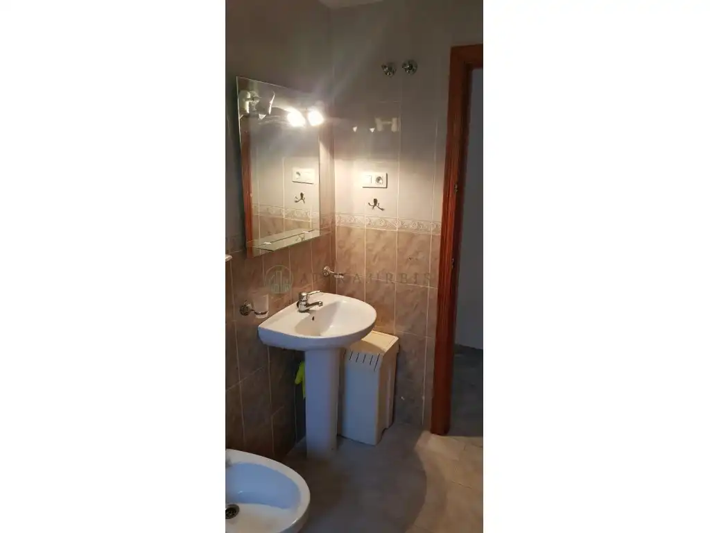 Baño de Piso de alquiler en Mijas con Aire acondicionado, Jardín privado y Terraza