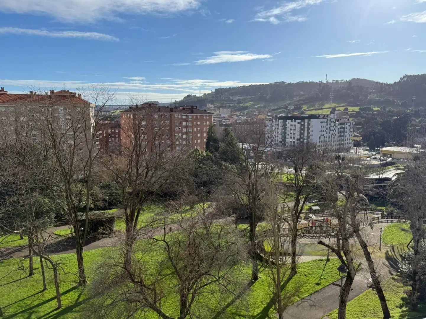 Vista exterior de Piso en venta en Avilés con Calefacción, Parquet y Trastero