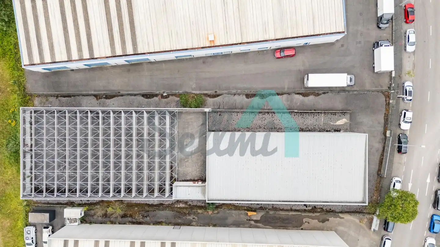 Vista exterior de Nave industrial en venta en Oviedo 